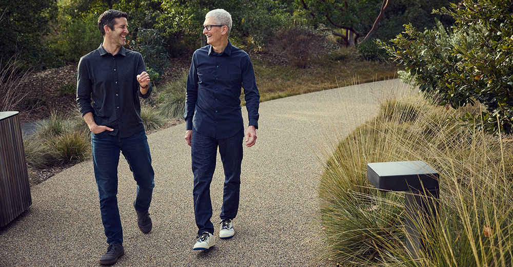 John-Ternus-Tim-Cook